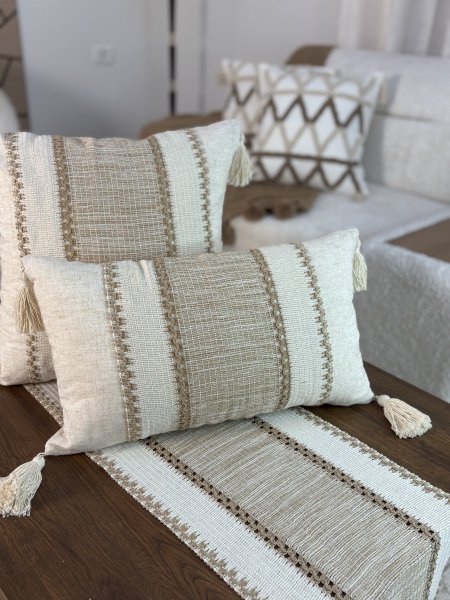 وجه مستطيل بني وبيج