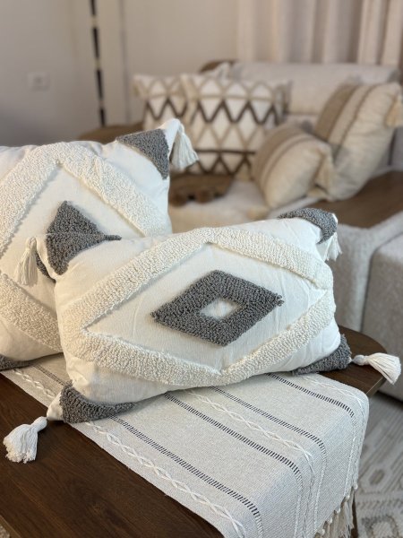 وجه قرنة مستطيلة سكني وابيض