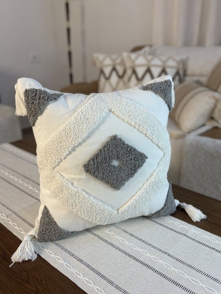 وجه قرنة مربعة سكني وابيض